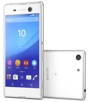 Smartfon Sony Xperia M5 - widok z przodu i czciowo tyu